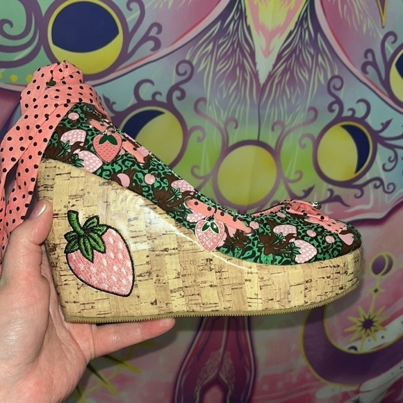 🆕🍓Too Fast Cirque Couture🍓Strawberry Wedges🍓 - Picture 8 of 15